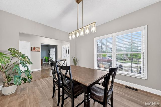 1456 Devonshire County Drive, Wentzville, MO 63385