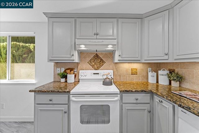 106 Oakmeade Ct, Vacaville, CA 95687