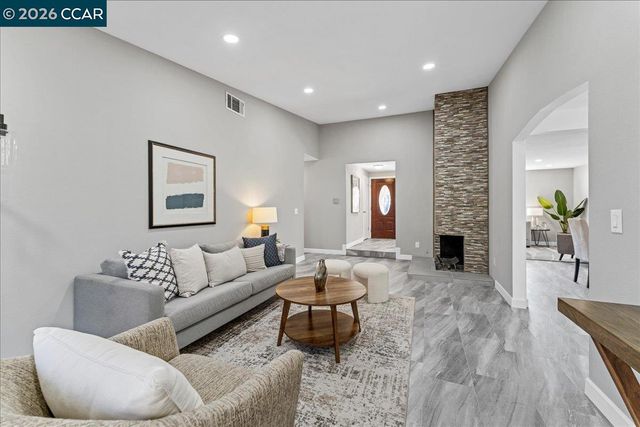 106 Oakmeade Ct, Vacaville, CA 95687