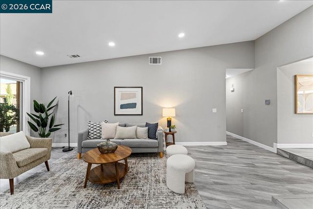 106 Oakmeade Ct, Vacaville, CA 95687