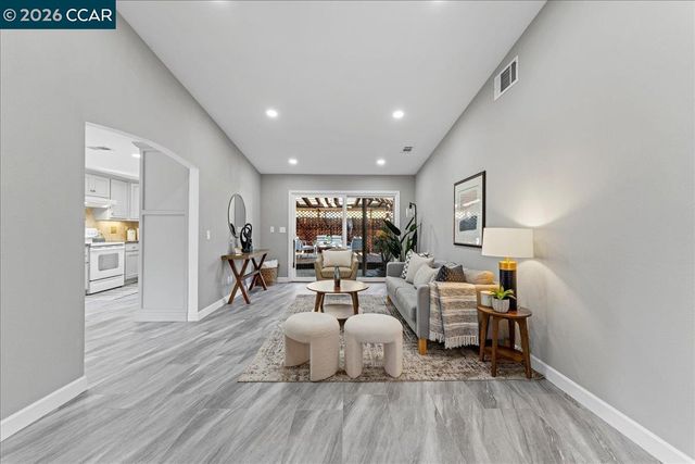 106 Oakmeade Ct, Vacaville, CA 95687