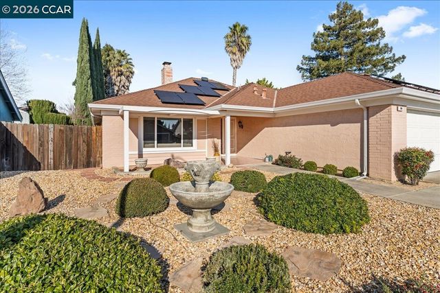 106 Oakmeade Ct, Vacaville, CA 95687