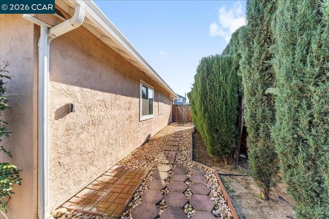 106 Oakmeade Ct, Vacaville, CA 95687