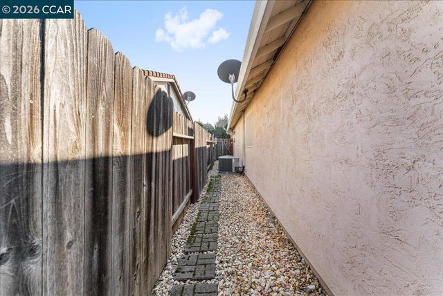 106 Oakmeade Ct, Vacaville, CA 95687