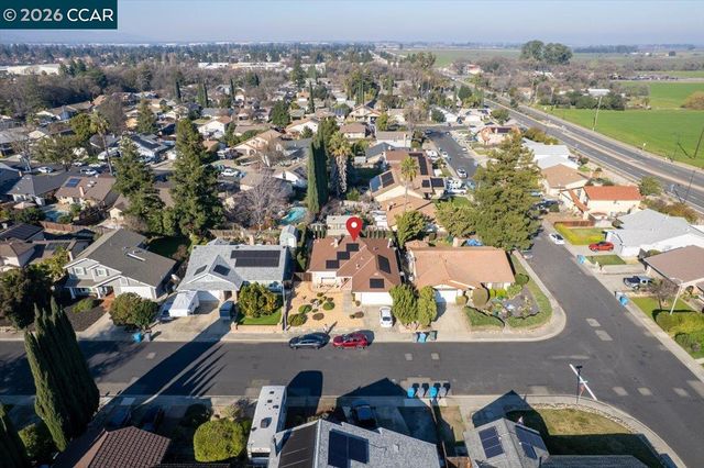 106 Oakmeade Ct, Vacaville, CA 95687