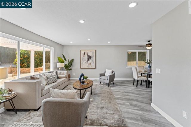 106 Oakmeade Ct, Vacaville, CA 95687