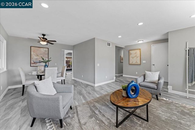 106 Oakmeade Ct, Vacaville, CA 95687