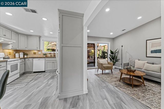 106 Oakmeade Ct, Vacaville, CA 95687