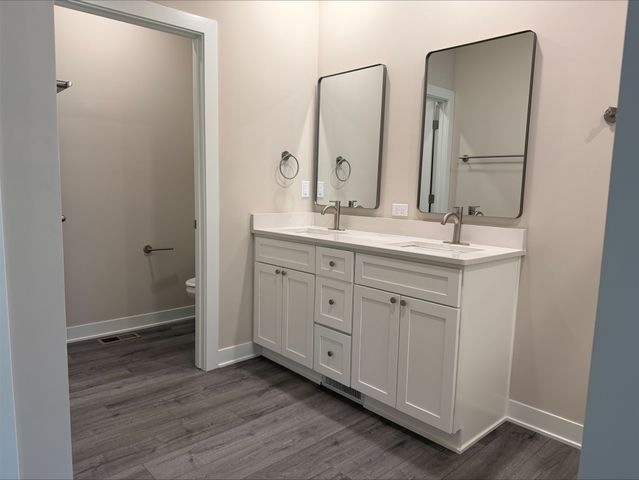 2301 N 8th Avenue E, Newton, IA 50208