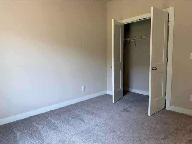 2301 N 8th Avenue E, Newton, IA 50208