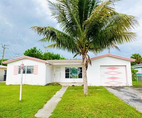 3610 NW 32nd St, Lauderdale Lakes, FL 33309
