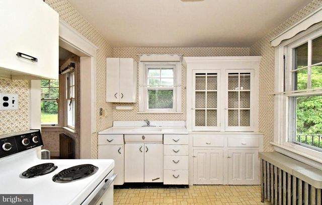 609 ORLANDO AVE, Oreland, PA 19075