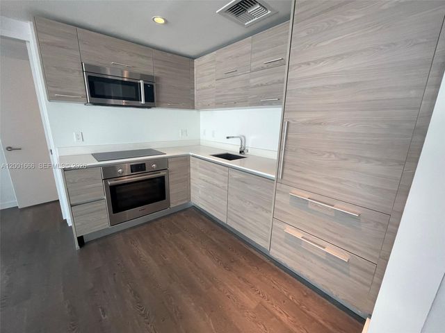 1300 S Miami Ave 1107, Miami, FL 33130