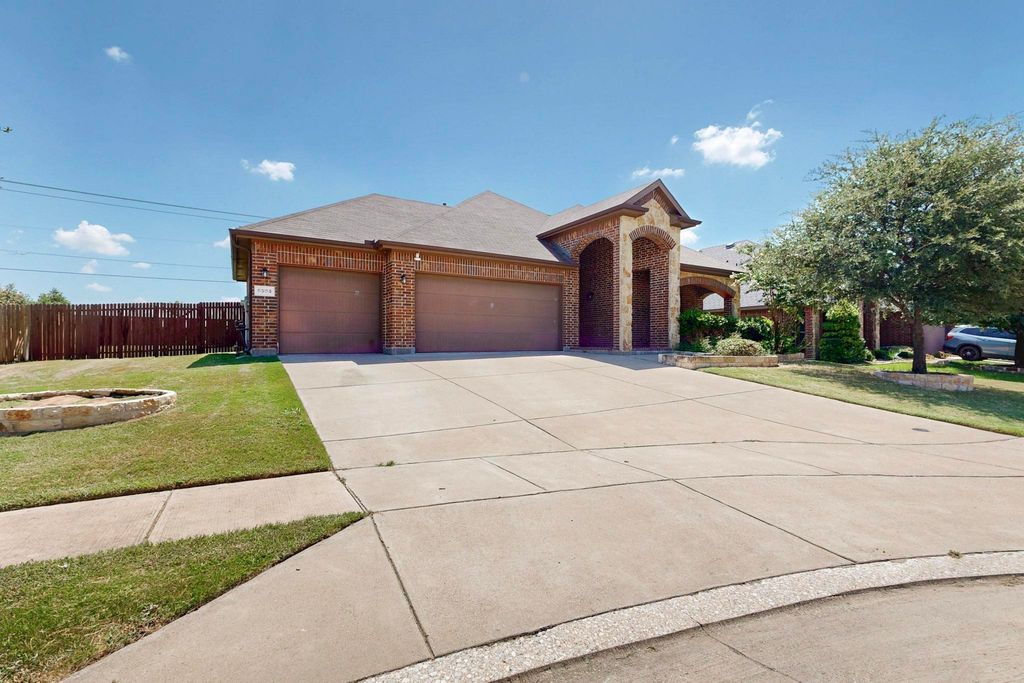 9505 Cypress Lake Drive, Fort Worth, TX 76036