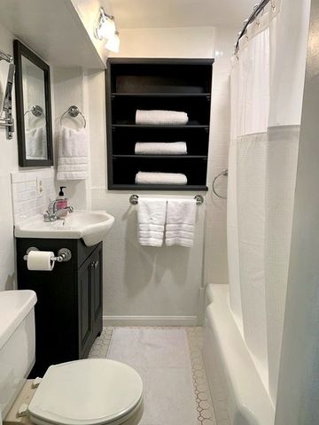 63 Washington Street 2, Marblehead, MA 01945