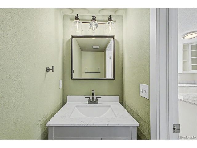 18274 E Arizona Ave B, Aurora, CO 80017