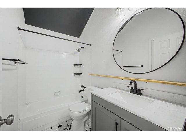 18274 E Arizona Ave B, Aurora, CO 80017