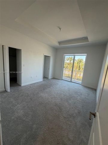 679 SE 13th St Cir 679, Homestead, FL 33034