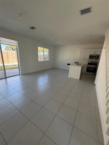 679 SE 13th St Cir 679, Homestead, FL 33034