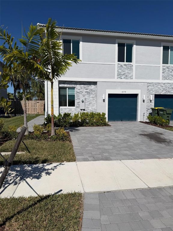 679 SE 13th St Cir 679, Homestead, FL 33034