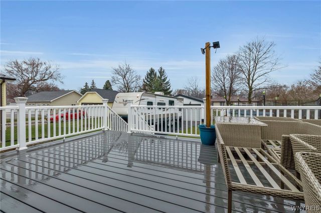 42 Maplewood Avenue, West Seneca, NY 14224