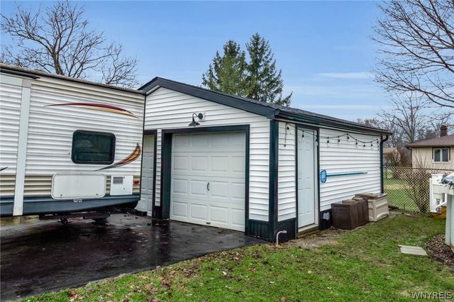 42 Maplewood Avenue, West Seneca, NY 14224