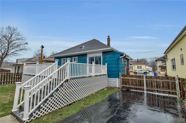 42 Maplewood Avenue, West Seneca, NY 14224