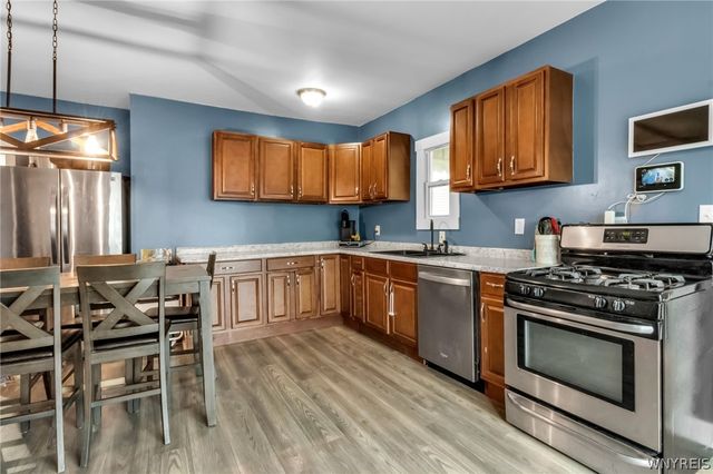 42 Maplewood Avenue, West Seneca, NY 14224