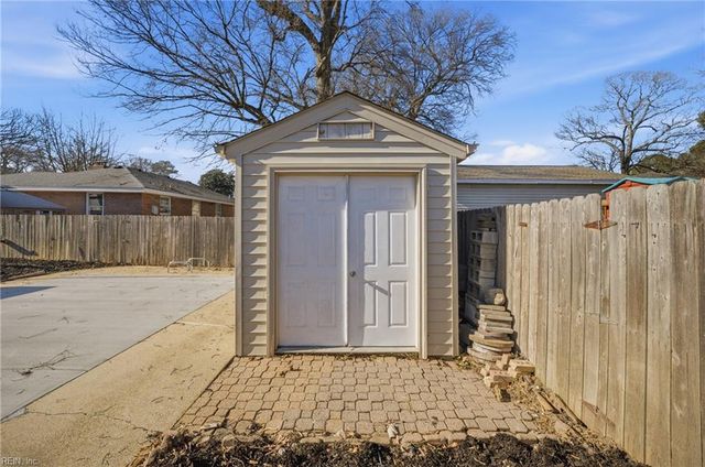 215 Leonard RD, Portsmouth, VA 23701