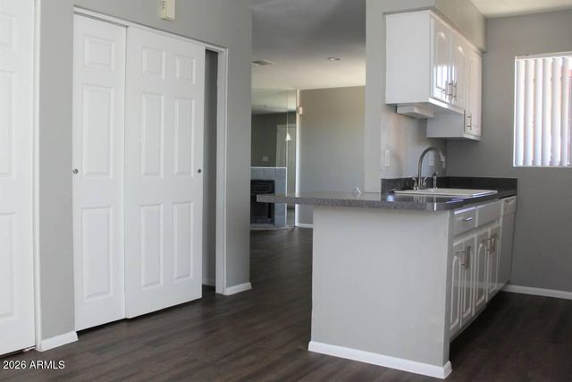 20421 N 3RD Drive 8, Phoenix, AZ 85027