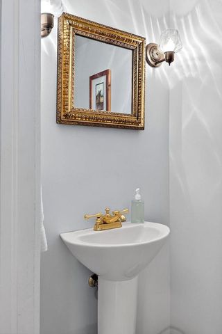 13 N 4TH AVENUE, Winneconne, WI 54986