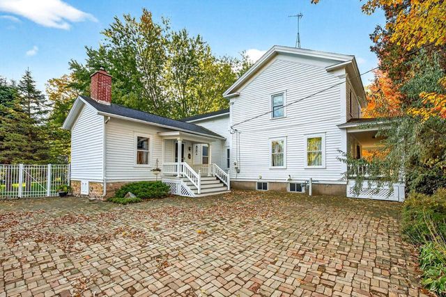 13 N 4TH AVENUE, Winneconne, WI 54986