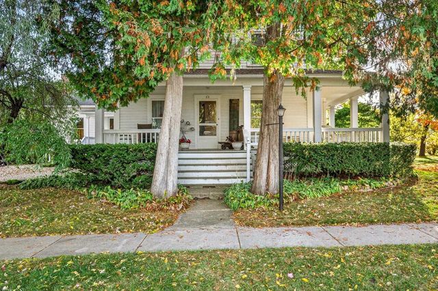 13 N 4TH AVENUE, Winneconne, WI 54986