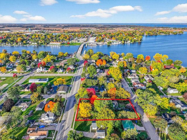 13 N 4TH AVENUE, Winneconne, WI 54986