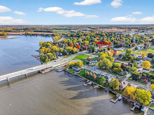 13 N 4TH AVENUE, Winneconne, WI 54986