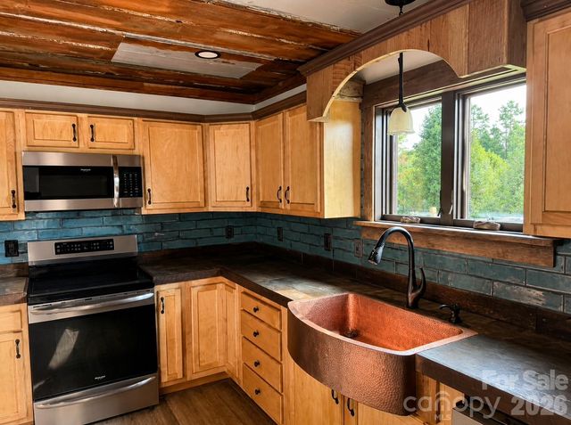 98 Tom Arthur Lane, Marshall, NC 28753