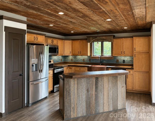 98 Tom Arthur Lane, Marshall, NC 28753