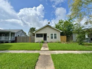 3215 Illinois Street, Baytown, TX 77520