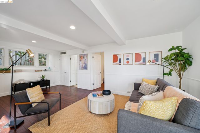 6411 Snake Road, Oakland, CA 94611