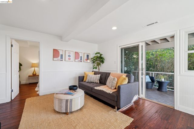 6411 Snake Road, Oakland, CA 94611