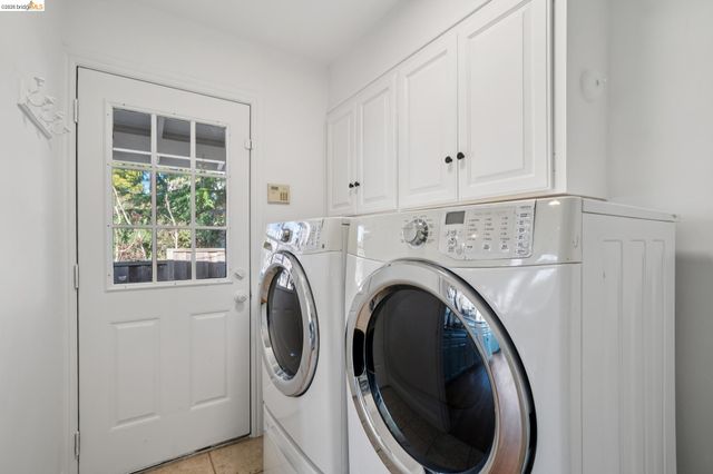 6411 Snake Road, Oakland, CA 94611