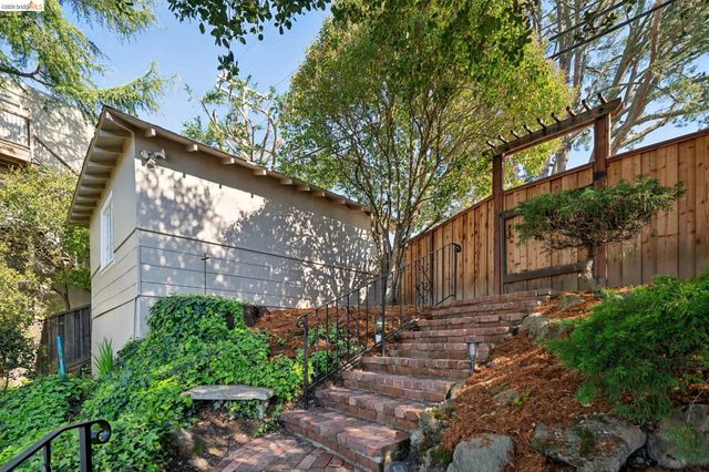 6411 Snake Road, Oakland, CA 94611