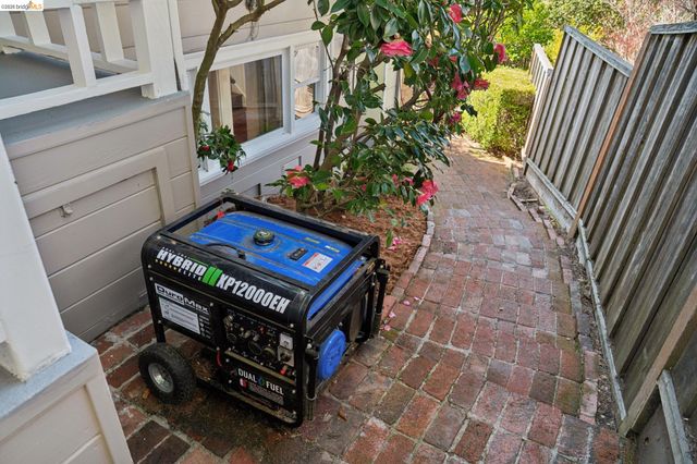 6411 Snake Road, Oakland, CA 94611