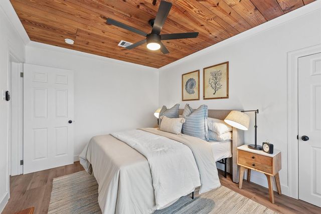 4907 Alamo Drive, Galveston, TX 77551