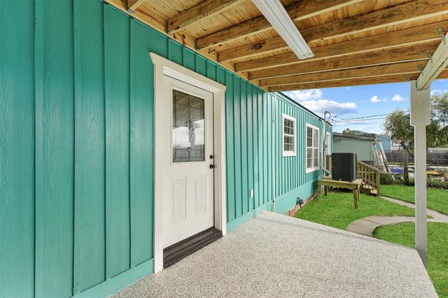 4907 Alamo Drive, Galveston, TX 77551