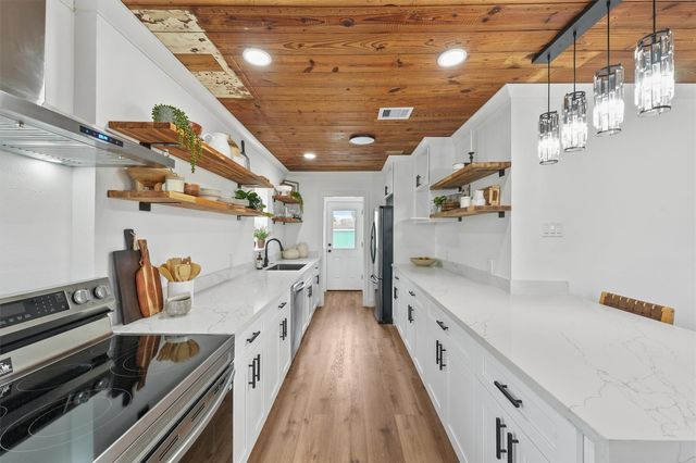 4907 Alamo Drive, Galveston, TX 77551