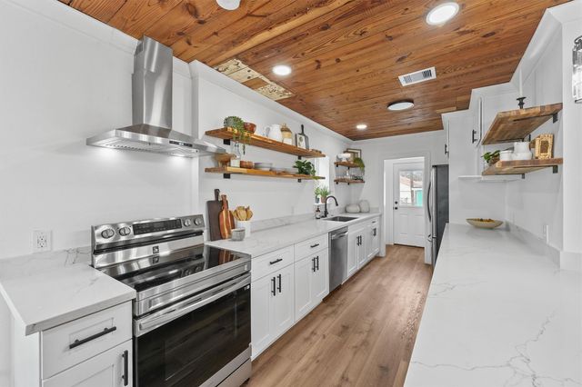 4907 Alamo Drive, Galveston, TX 77551