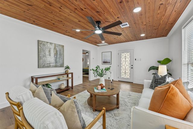 4907 Alamo Drive, Galveston, TX 77551