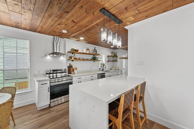 4907 Alamo Drive, Galveston, TX 77551