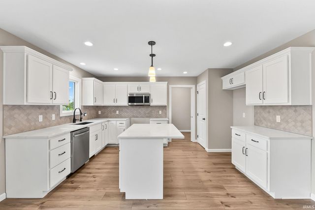 2112 Custer Drive, Garrett, IN 46738